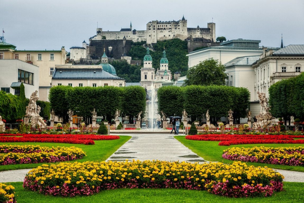 Áo - Vườn Mirabell và Pháo đài Hohensalzburg ở Salzburg