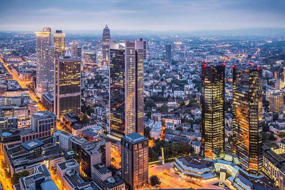Frankfurt - Toàn cảnh thành phố Frankfurt khi lên đèn