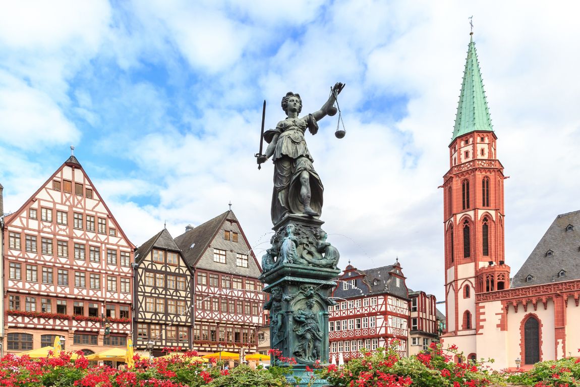 Frankfurt - Tượng nữ thần Justitia