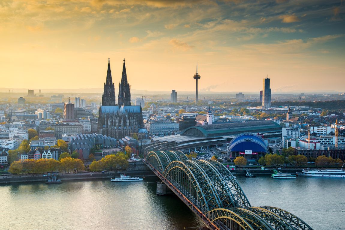 Cologne - Sông Rhine thơ mộng bên nhà thờ Cologne và cầu Hohenzollern