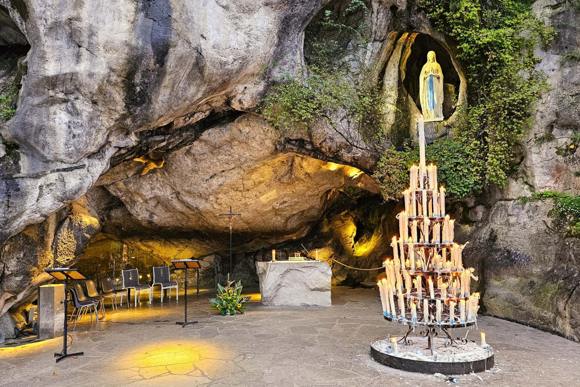 Nhà thờ Đức Mẹ Lộ Đức Ảnh 4