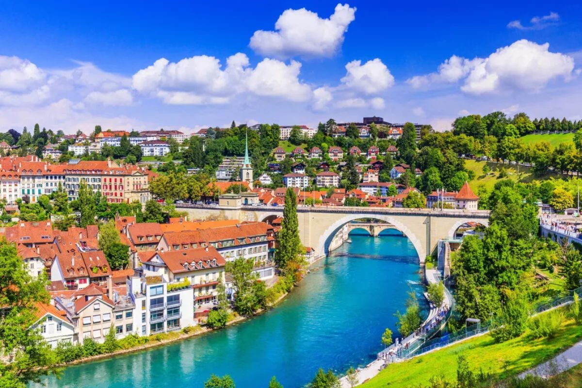 BERN - THÀNH PHỐ CỔ KÍNH VÀ THƠ MỘNG CỦA THUỴ SĨ