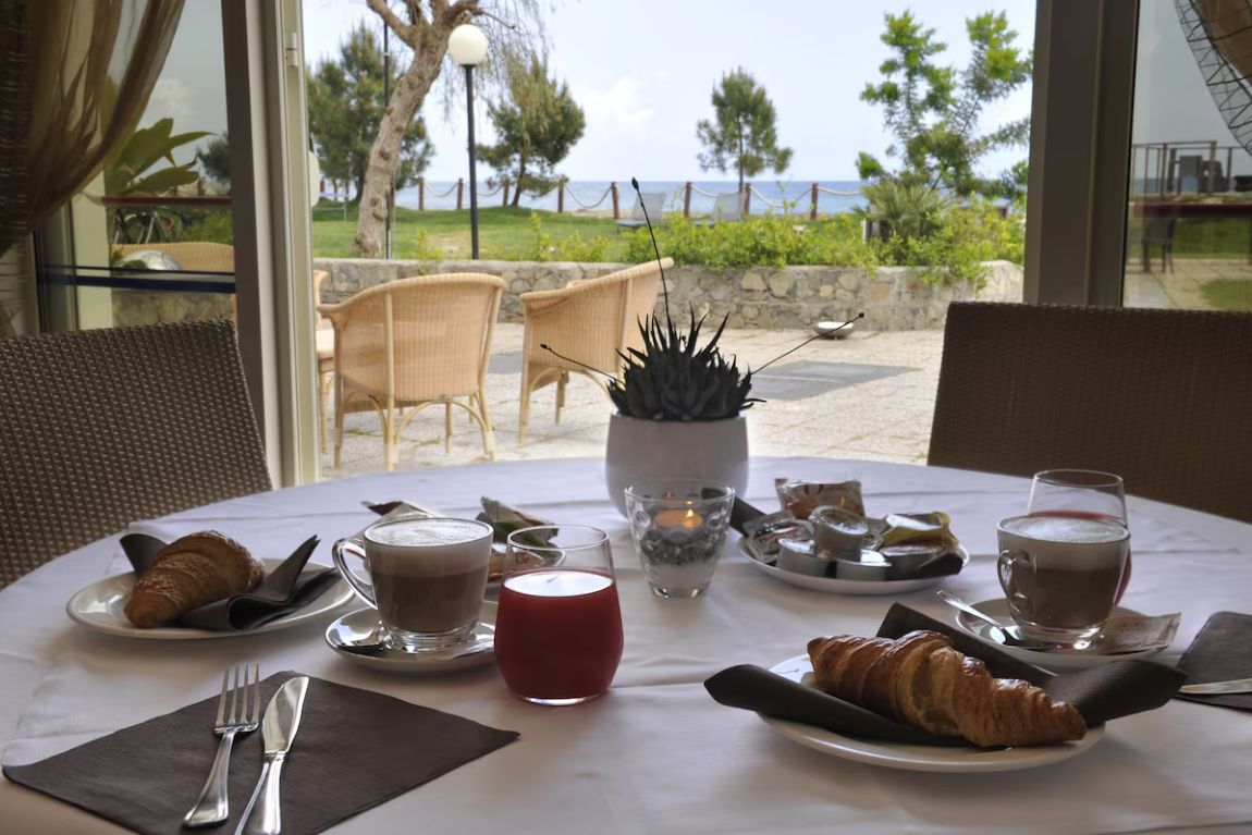 Aregai Marina Hotel & Residence (5)