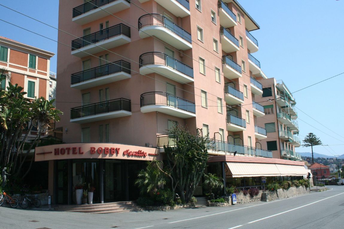 HOTEL BOBBY EXECUTIVE ***